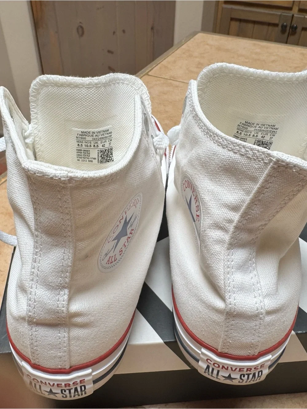 Converse men’s 8.5 White High-Top Sneakers with Red Trim Never worn